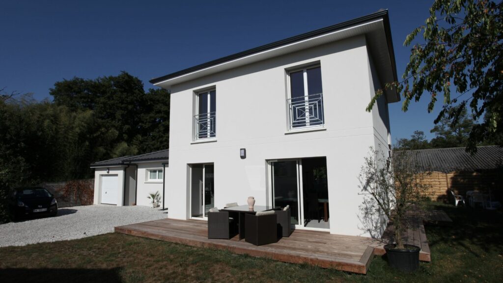 Maisons Bati Sud, constructeur de maisons en Gironde - Photo réalisation de maison contemporaine à étage partiel proche de Bordeaux